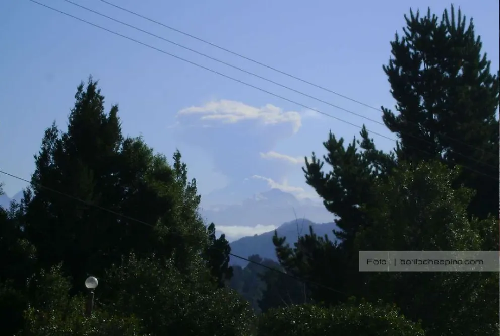 Analizarán acciones preventivas en caso de una nueva erupción del volcán Puyehue