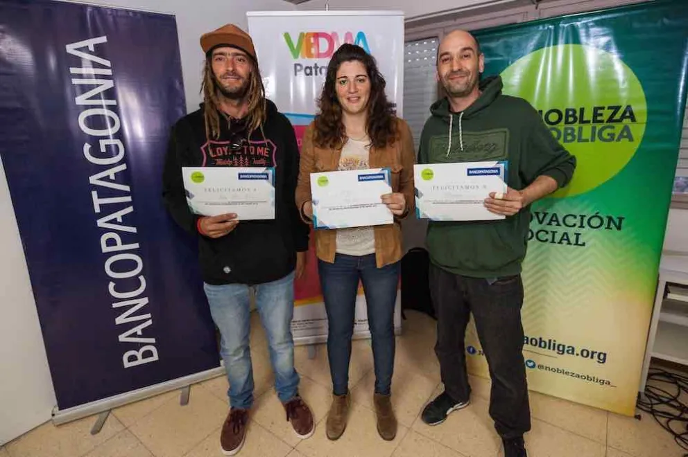 Premian a 20 emprendedores de la Región Cordillera