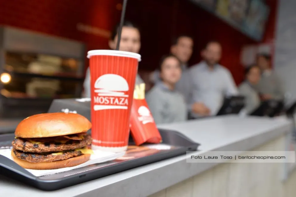 Franquiciados de Bariloche le ganaron juicio a Mostaza por incumplimiento de contrato