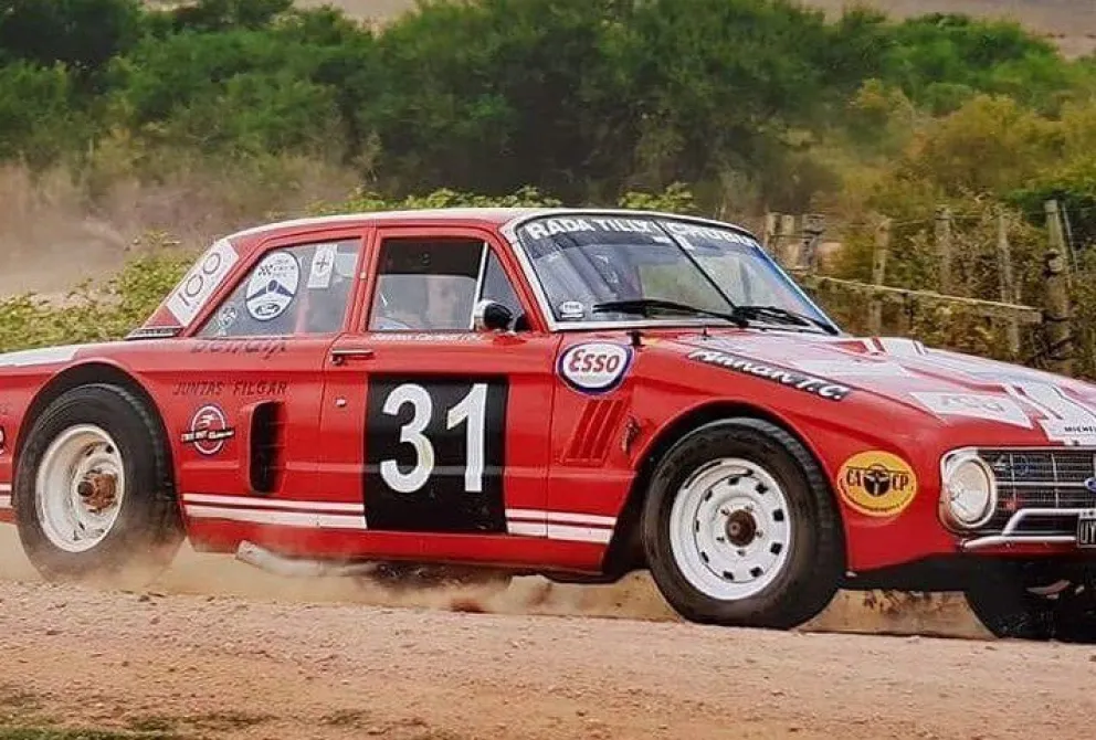 Autos clásicos recorren la Patagonia