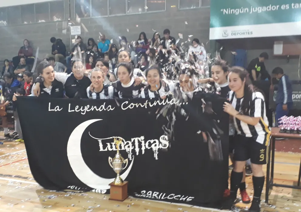 “Lunáticas” campeonas del futsal femenino