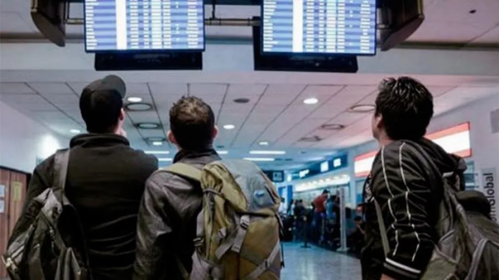 El Presidente de Aerolíneas Argentinas calificó como "paro salvaje y extorsivo" la medida de fuerza